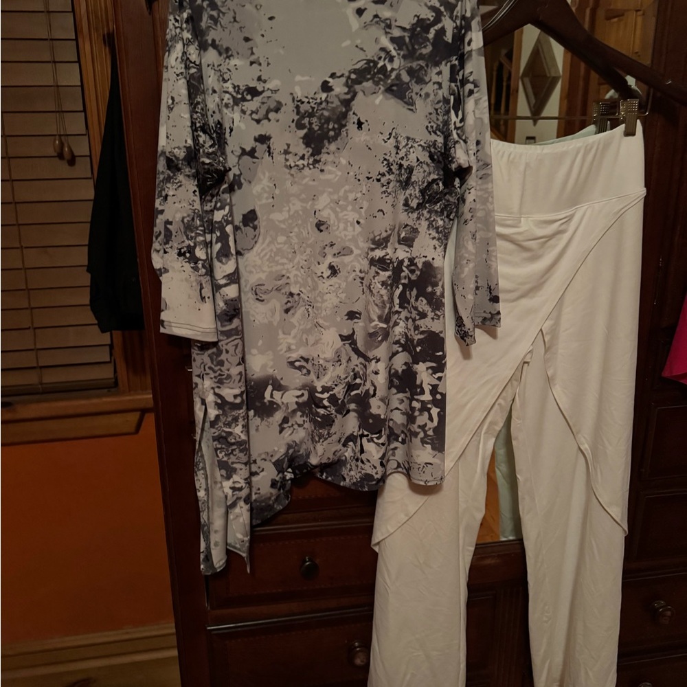 Sympli Black and White Abstract Top with White Pants